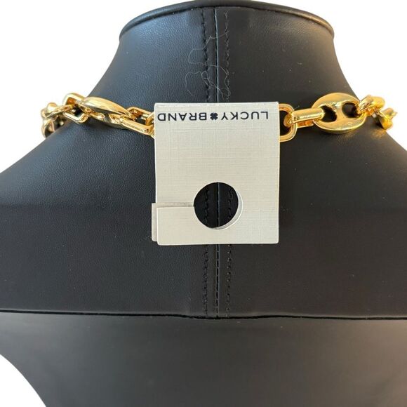 Striking Gold Tone Chain Link Choker. - Picture 4 of 5